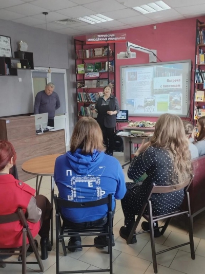 Встреча с белогорским  писателем и поэтом  Владимиром Прутковым